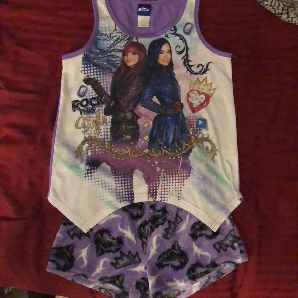 Girls Disney descendants 2 pajamas size 10